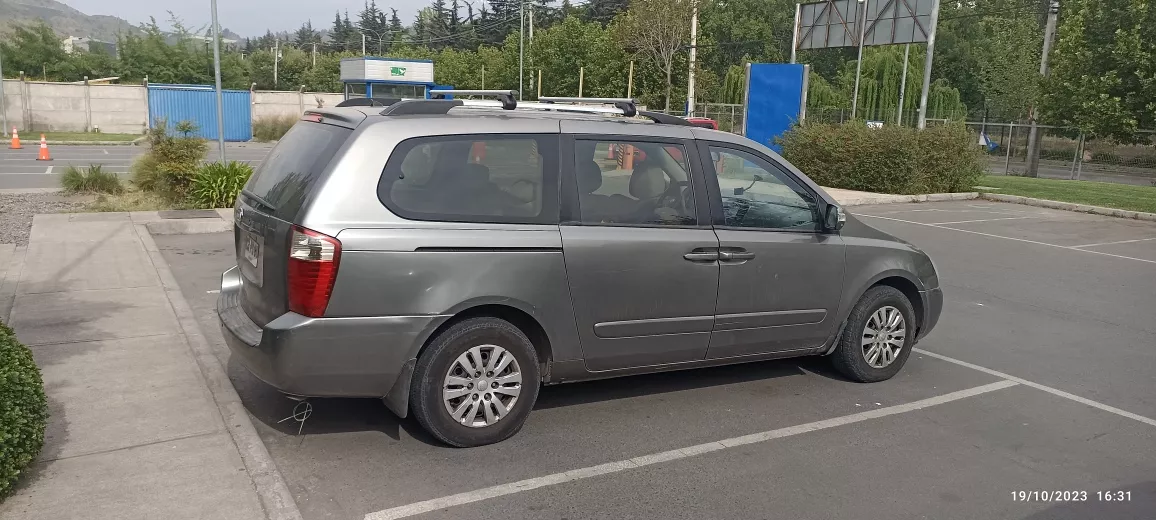 Kia Grand Carnival 8 Pasajeros