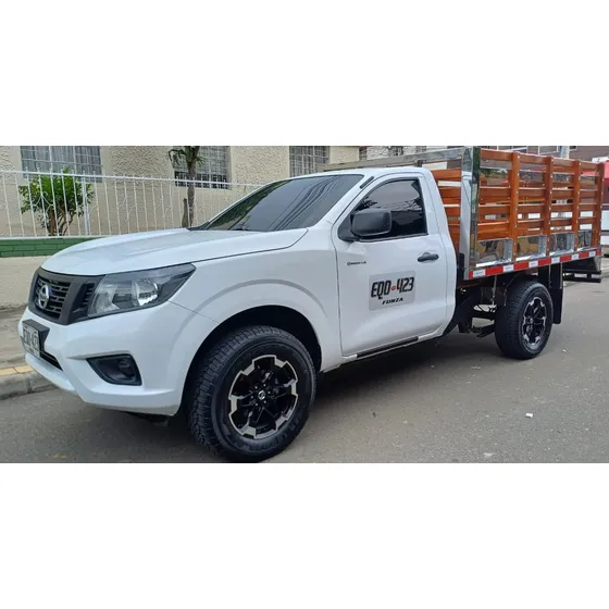 Nissan Frontier 2.5 4x2 Gasolina Estacas