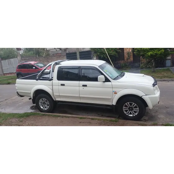 Mitsubishi L200 2.5 Sport Hpe Cab Doble 4x4