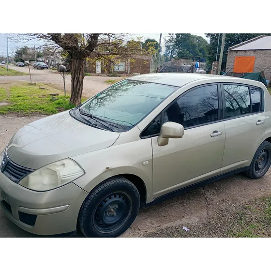Nissan Tiida 1.8 Visia