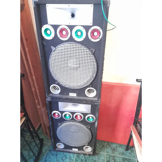 Cornetas O Bajos Cajones De Musica (usado)