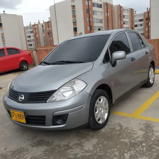 Nissan Tiida 2012 1.8 Emotion 5 P