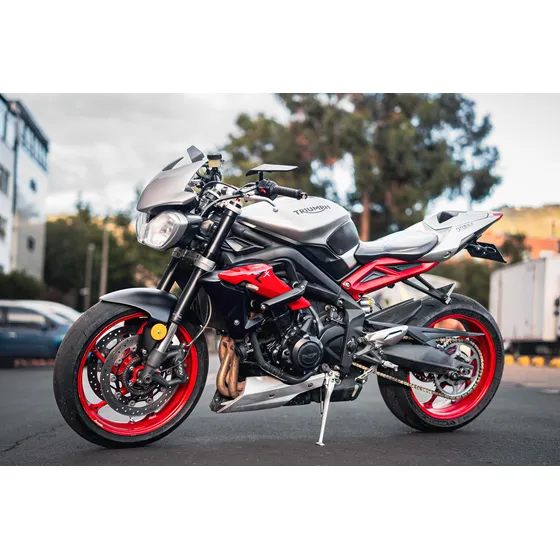Triumph Street Triple 675 Rx.