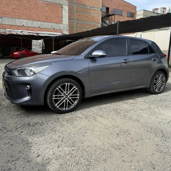 Kia Rio 2020 1.4 Vibrant Hb Mecanico Caja Sexta Full Equipo Hermoso Vencambio