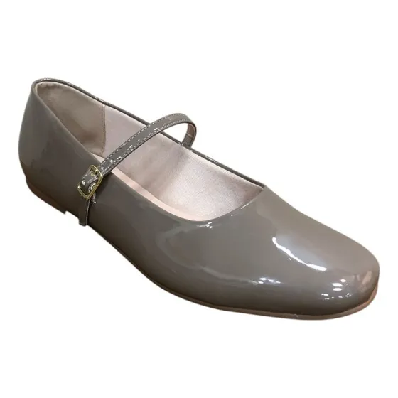 Zapato De Charol Ligero Con Correa Ajustable Vittoria