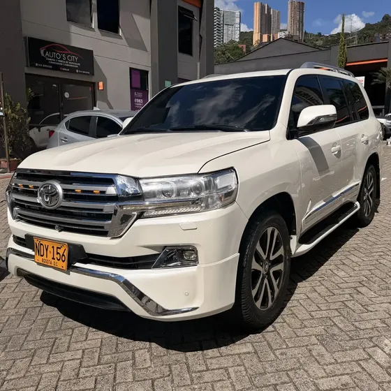 Toyota Land Cruiser 2013 Sahara V8 Diesel