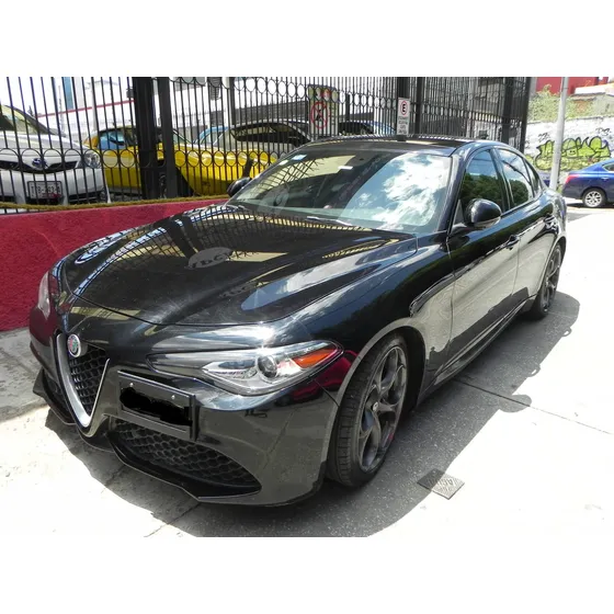 Alfa Romeo Giulia 2.0 Ti At