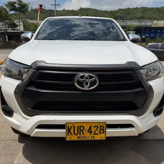 Toyota Hilux 2022 2.4 Diésel 4x4