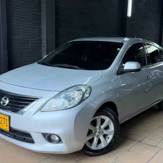 Nissan Versa 2015 1.6 Advance At