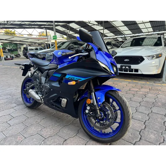 Yamaha R7