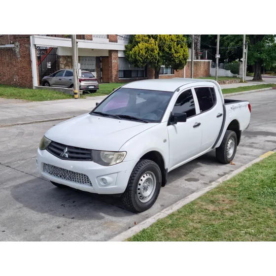 Mitsubishi L200 2.5 Cd 4wd High-power Di-d 178cv Mt