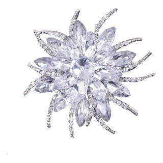 Broche Con Forma De Flor Y Cristal Con Diamantes De Imitació Broche Con Forma De Flor Y Cristal Con Diamantes De Imitació