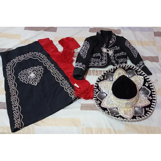 Traje De Mariachi Para Niña, Sombrero Pigalle, Traído De Mex