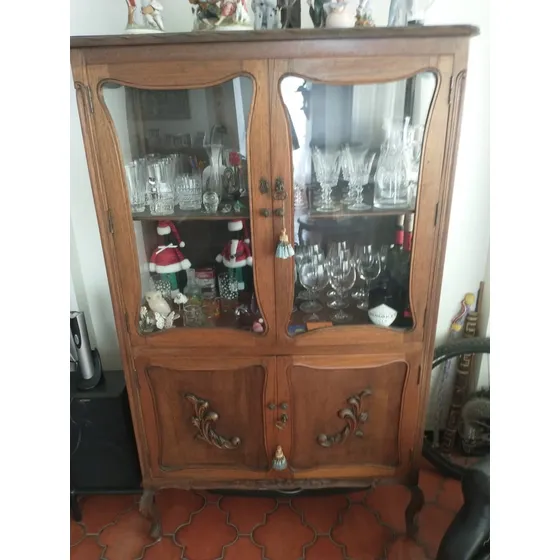 Bella Vitrina Antigua, Bien Cuidada, Esta En Caracas