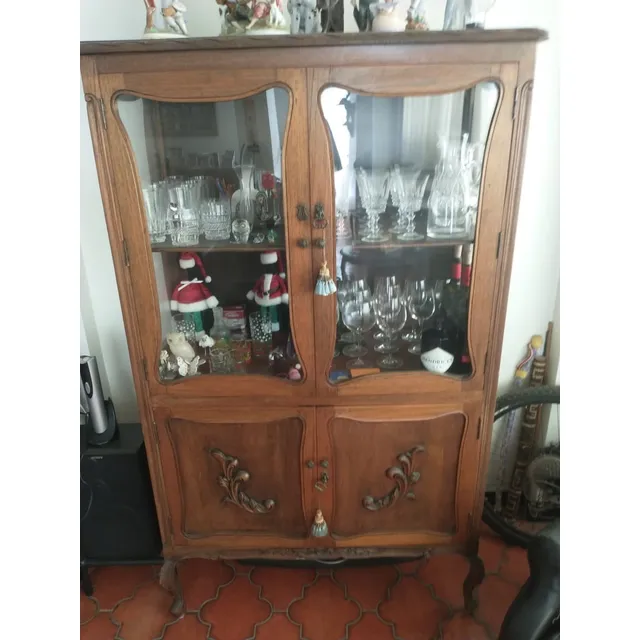 Bella Vitrina Antigua, Bien Cuidada, Esta En Caracas