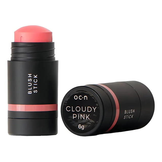 Dois blushes em bastão da marca Océane na cor Cloudy Pink, um aberto mostrando o produto rosado e outro fechado com a tampa.
