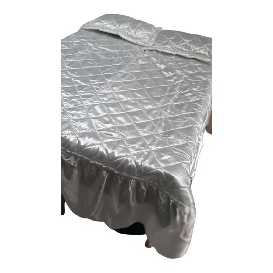 Colcha De Raso Con Volado 2 1/2 Plazas + 2 Fundas De Alm.