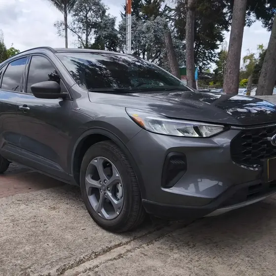 Ford Escape St - 2025 Line Fhev