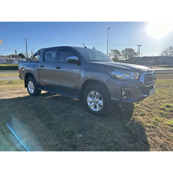 Toyota Hilux Pick-up 2.8 Cd Srv 177cv 4x4