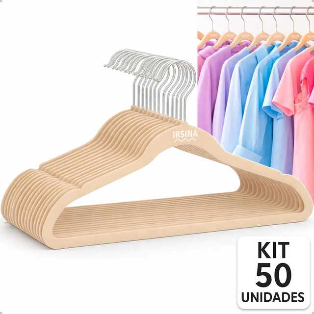 Conjunto de 50 cabides de veludo bege com gancho de aço inox, exibindo design slim e funcionalidade antideslizante para organização de roupas