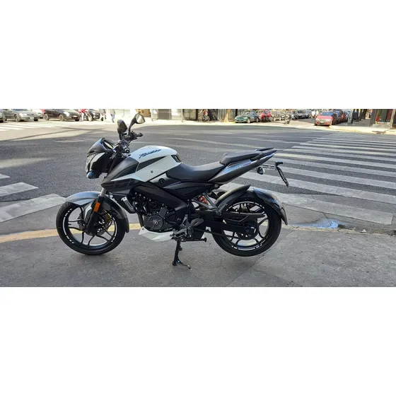 Bajaj  Ruser 200 Ns