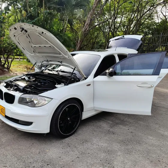 BMW Serie 1 2011 2.0 120i E87