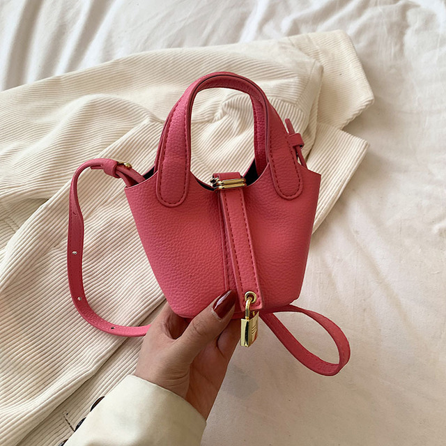 Mini Bucket Bag Com Fivela Magnética Pu Vermelha Mini Bucket Bag Com Fivela Magnética Pu Vermelha
