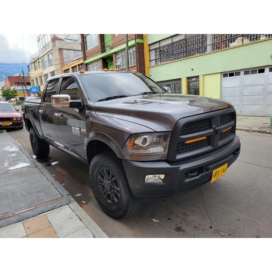 Dodge Ram 5.7 2500 Crew Cab Laramie
