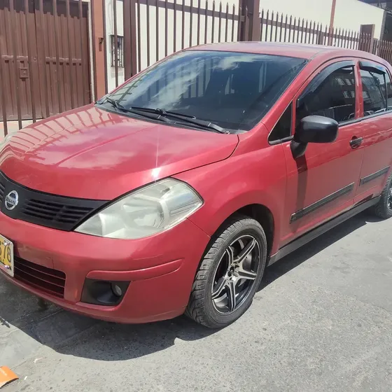 Nissan Tiida 2013 1.8 Visia 5 P