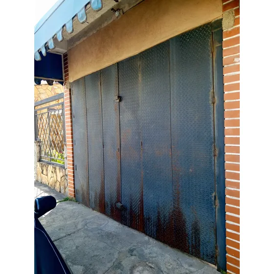 Portón De Hierro Láminas Estriadas 3.5m X 2.44m X 3mm, Cp