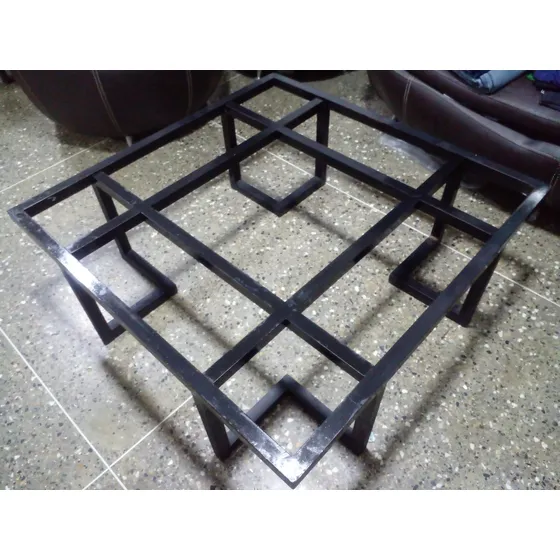 Mesa De Centro Metálica. De 1 X 1 Sin Vidrio.