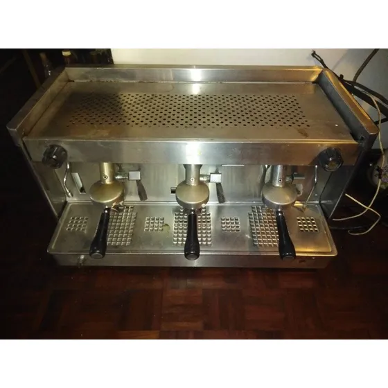 Maquina De Cafe 3 Puestos Con Bomba De Agua Rreammte