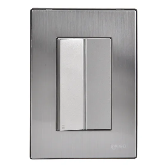 Placa Armada Con 1 Apagador Escalera De 3 Módulos Color Plata iGoto INOX1008