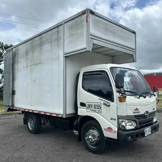 Hino Dutro 2022 Xzu640l