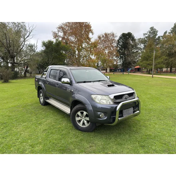 Toyota Hilux 3.0 Tdi Srv Cab Doble 4x2 Cuero