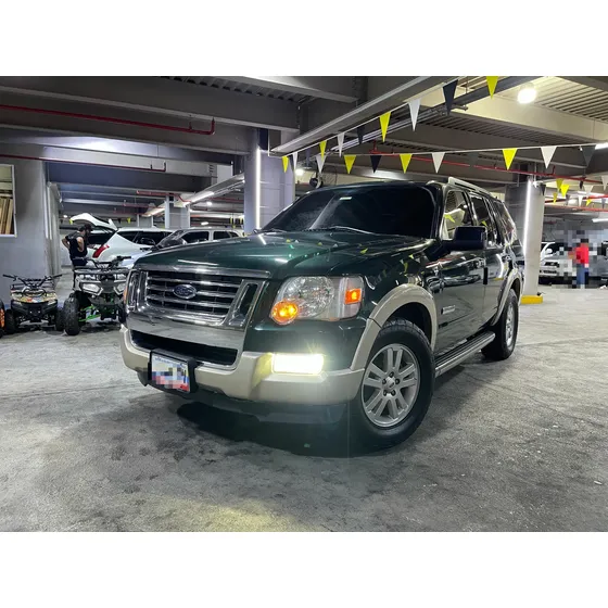Ford Explorer .