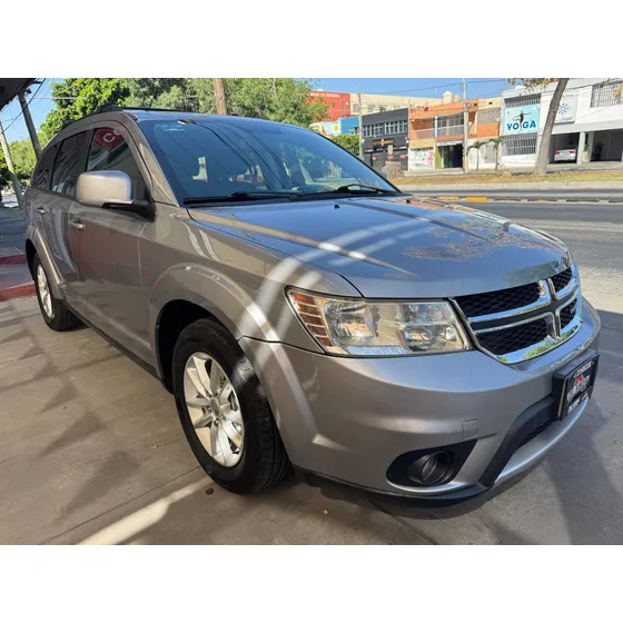 Dodge Journey 2.4 Sxt 7 Pasajeros Plus Mt