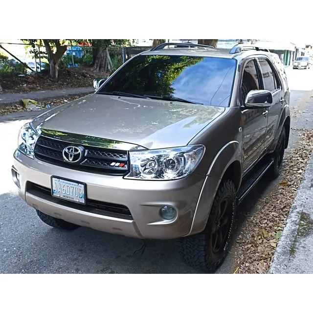 Toyota Fortuner Rs