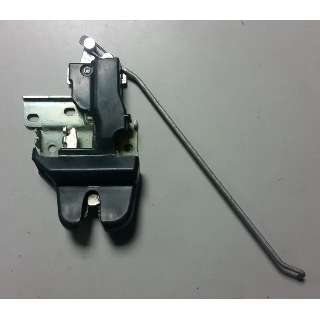 Cerradura Tapa Maleta  Lancer 05-12  Usada Oem