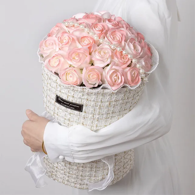 Sorpréndela Con Una Pequeña Y Fragante Rosa Azul Hielo Rota 