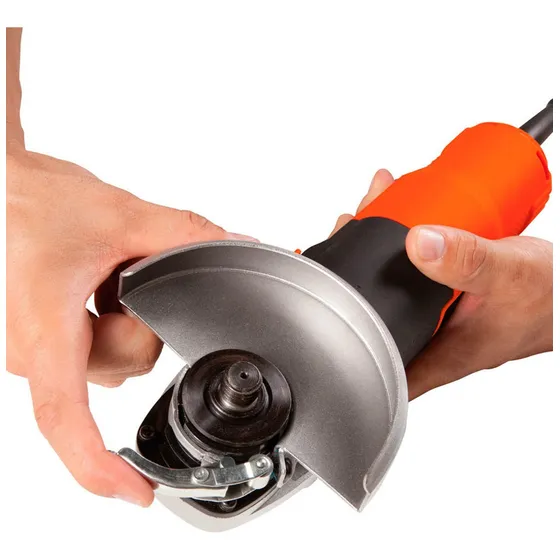 Esmeril Angular 4-1/2'' 820 W Incluye 1 Disco Abrasivo Color Naranja y Negro Black+Decker G720K-B2C