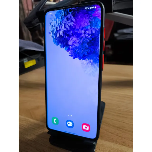Samsung Galaxy S20 Plus Con 12gb Ram Y 128gb De Disco Duro Y Es Desbloqueado Con Entrada De Sd Y Funda