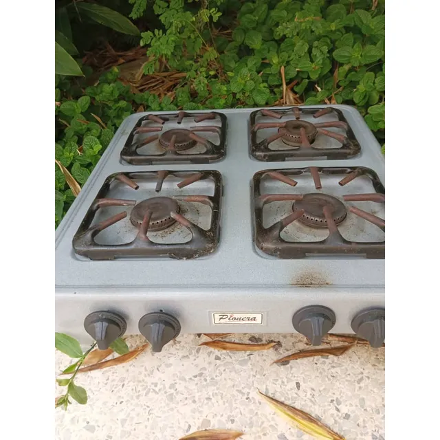 Cocina A Gas Cuatro Hornillas