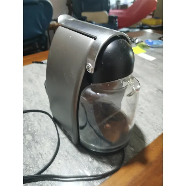 Cafetera Nespresso C101