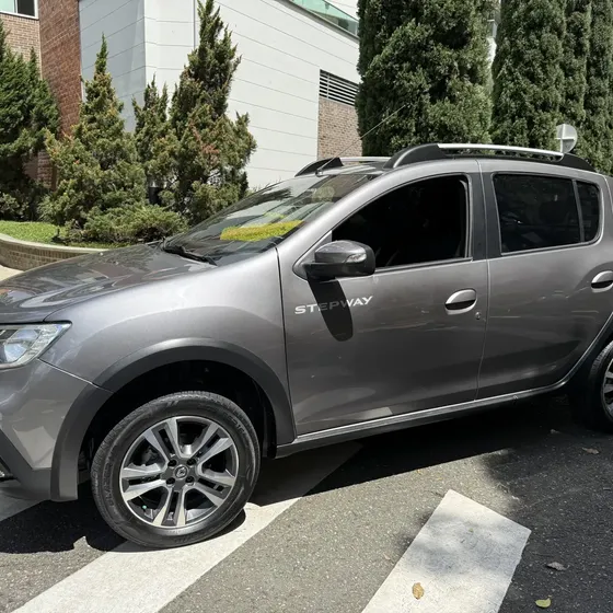 Renault Stepway 2022 1.6 Intense Automática