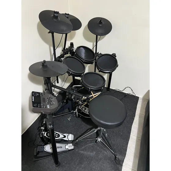 Batería Electrónica Alesis Nitro Mesh Kit