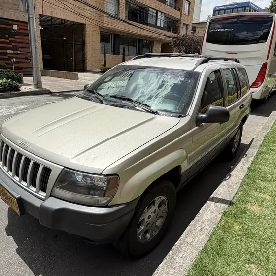 Jeep Grand Cherokee L 2004 Laredo
