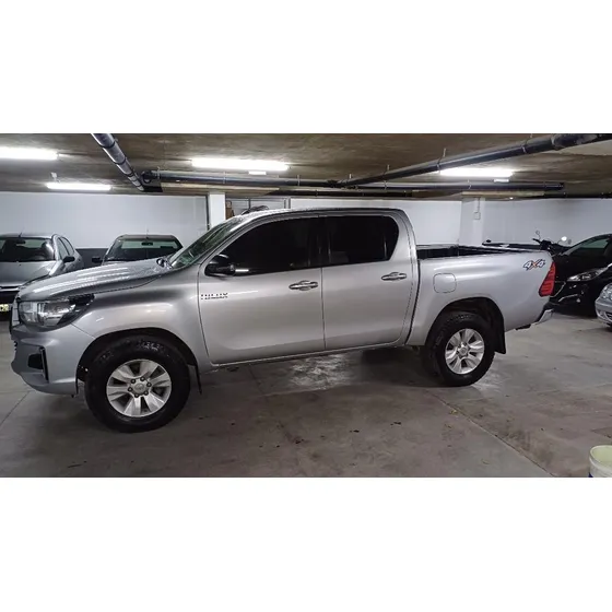 Toyota Hilux Pick-up 2.8 Cd Sr 177cv 4x4