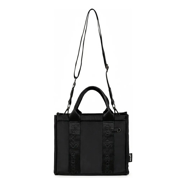 Bolsa tote Gocase modelo Pop na cor preta, com alças de mão, alça de ombro ajustável, fechamento por zíper e detalhe de marca nas faixas frontais.