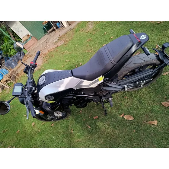 Benelli Leoncino 250